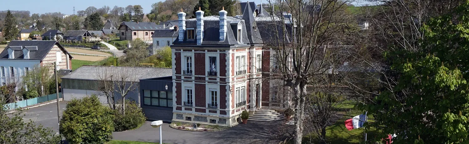 Entreprise de nettoyage à Épouville — la mairie et son parc, au cœur du bourg