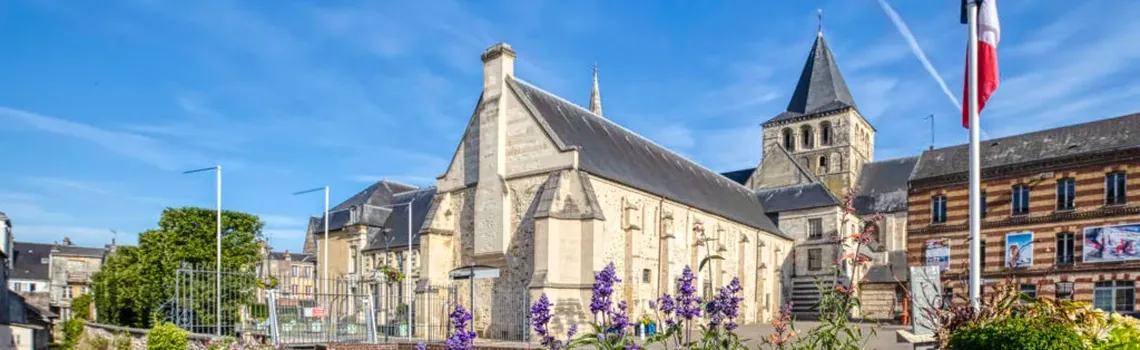 Entreprise de nettoyage à Montivilliers — l’abbaye de Montivilliers au bord de la Lézarde